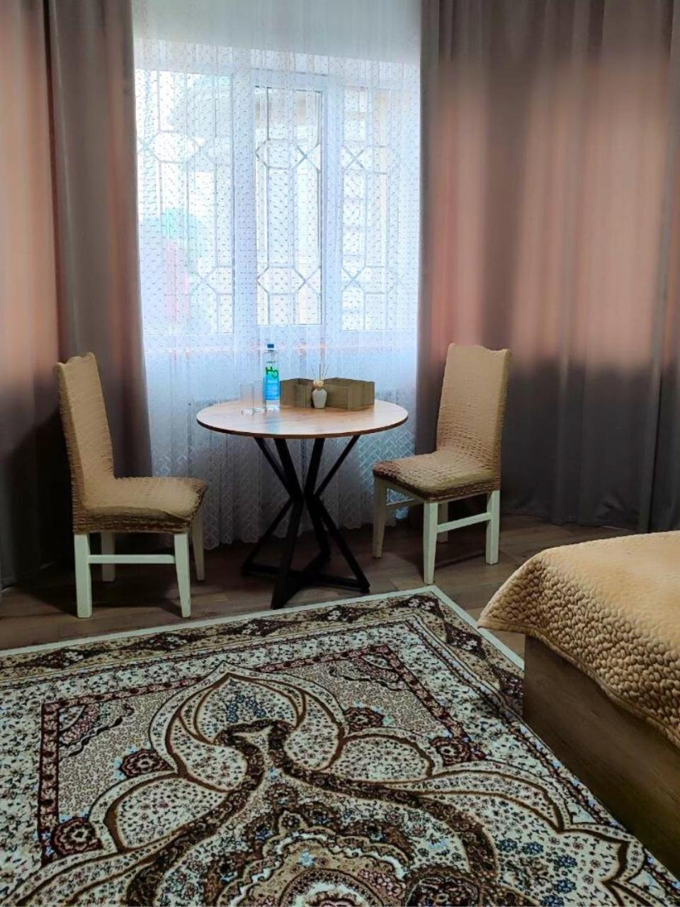 Amanat Guest House Bisjkek Eksteriør billede